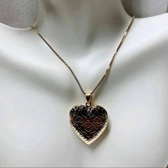 DAINTY Heart Lock Necklace | Gold Plated | Gift for Mother | - Picture 6 of 8